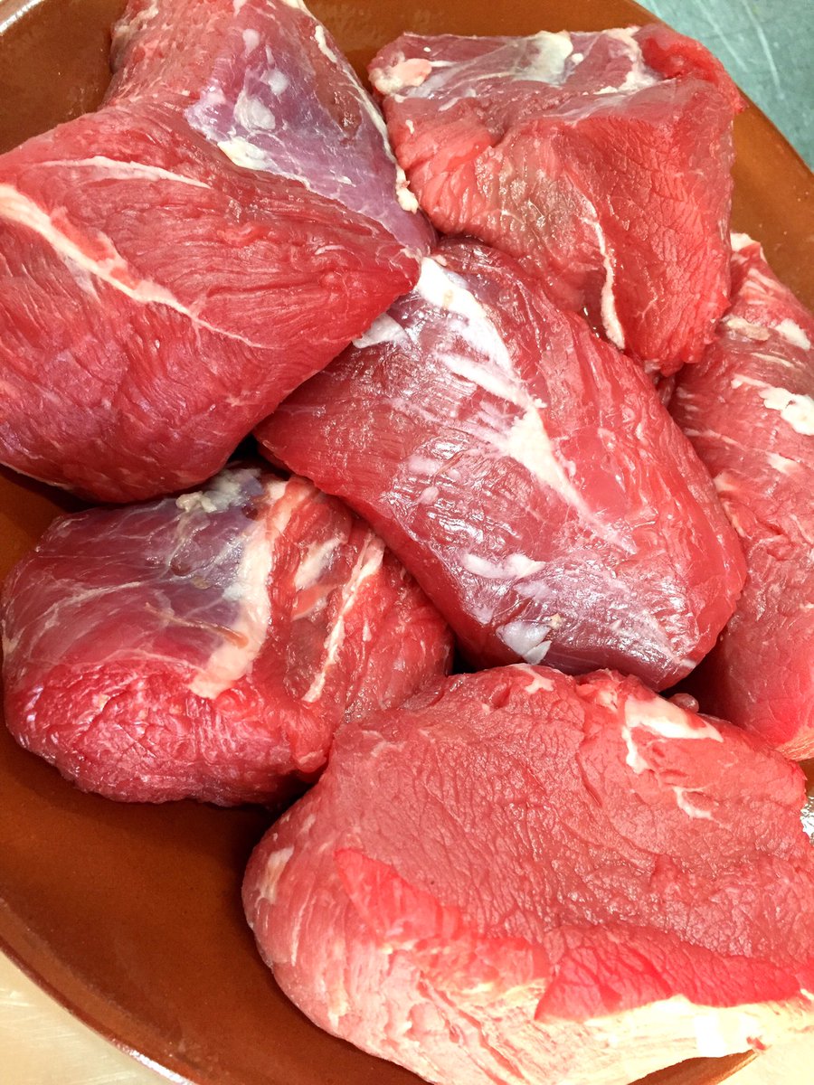 5cucharas's tweet photo. Cadera de #terneradeguadarrama tb llamada #croca en algunos lugares de españa.#jugosa #sabrosa 100% recomendable #bocados #plato #degustar https://t.co/6VUJxgn6Ie
