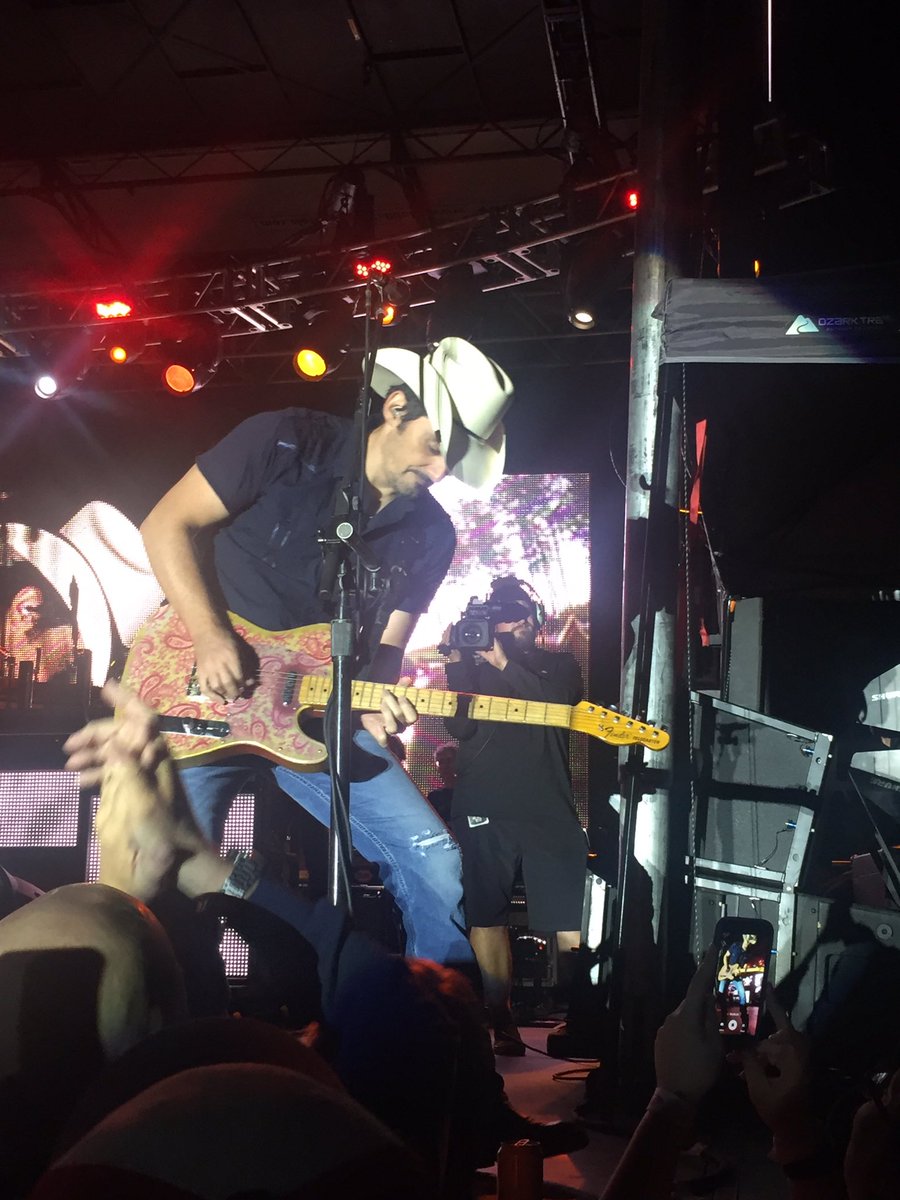 Thanks @BradPaisley for a great concert last night! #goairforcesinknavy