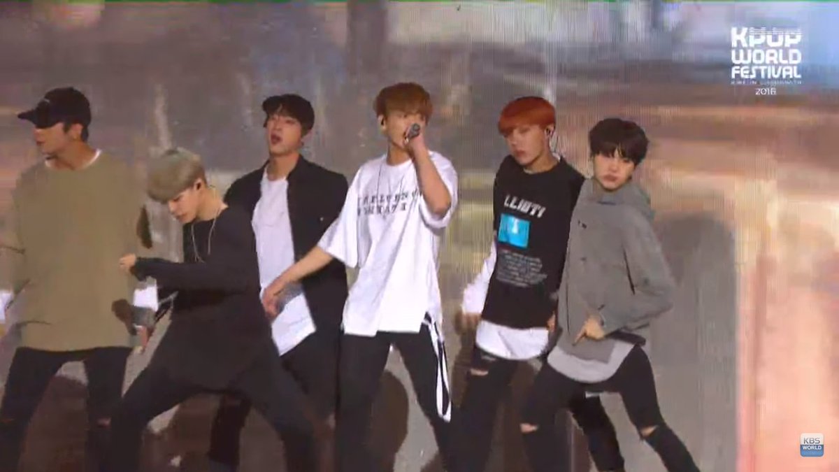 Rencsiikehh's tweet photo. I felt BTS' performances were a lil'bit messy but still skipped my heart some beat so it was still okay :D
#KWF2016 #BTS https://t.co/4nDAfSfzIg