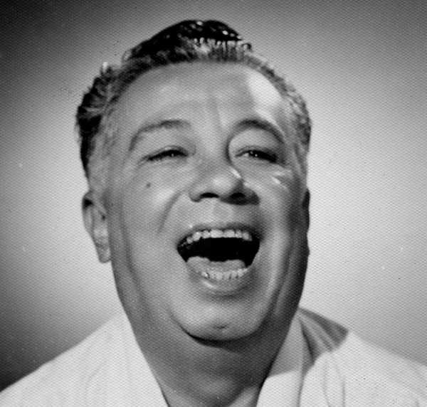 pero de 1900 nace el actor de cine y compositor Joaquín