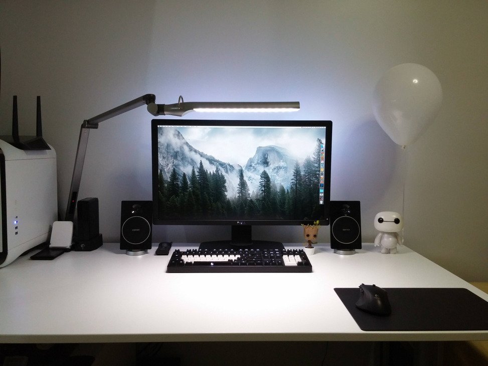 Awesome Desk Setup On Twitter Really Clean And White Setup