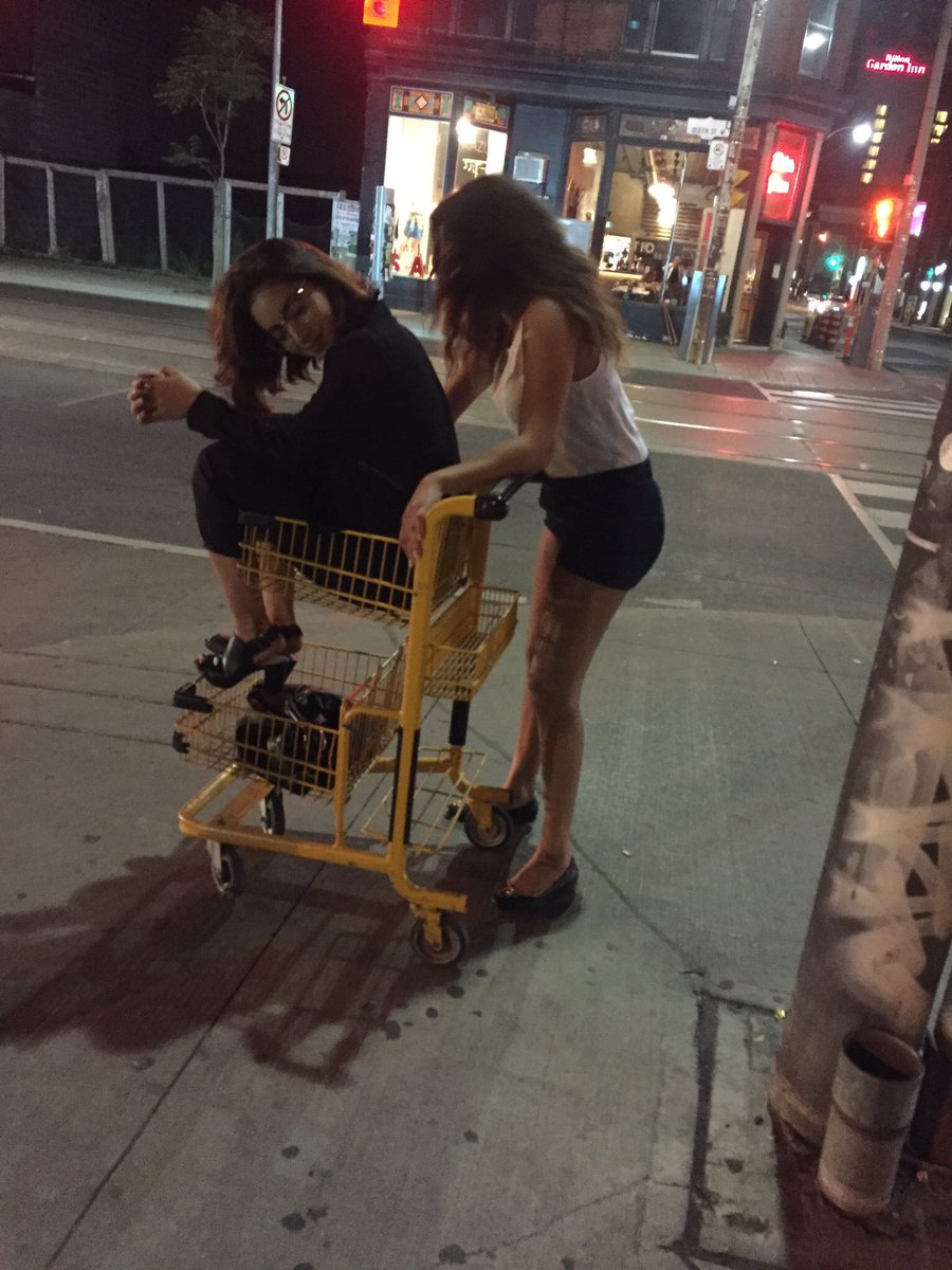 LesraExia's tweet image. The girls I met last night tho 😂😂