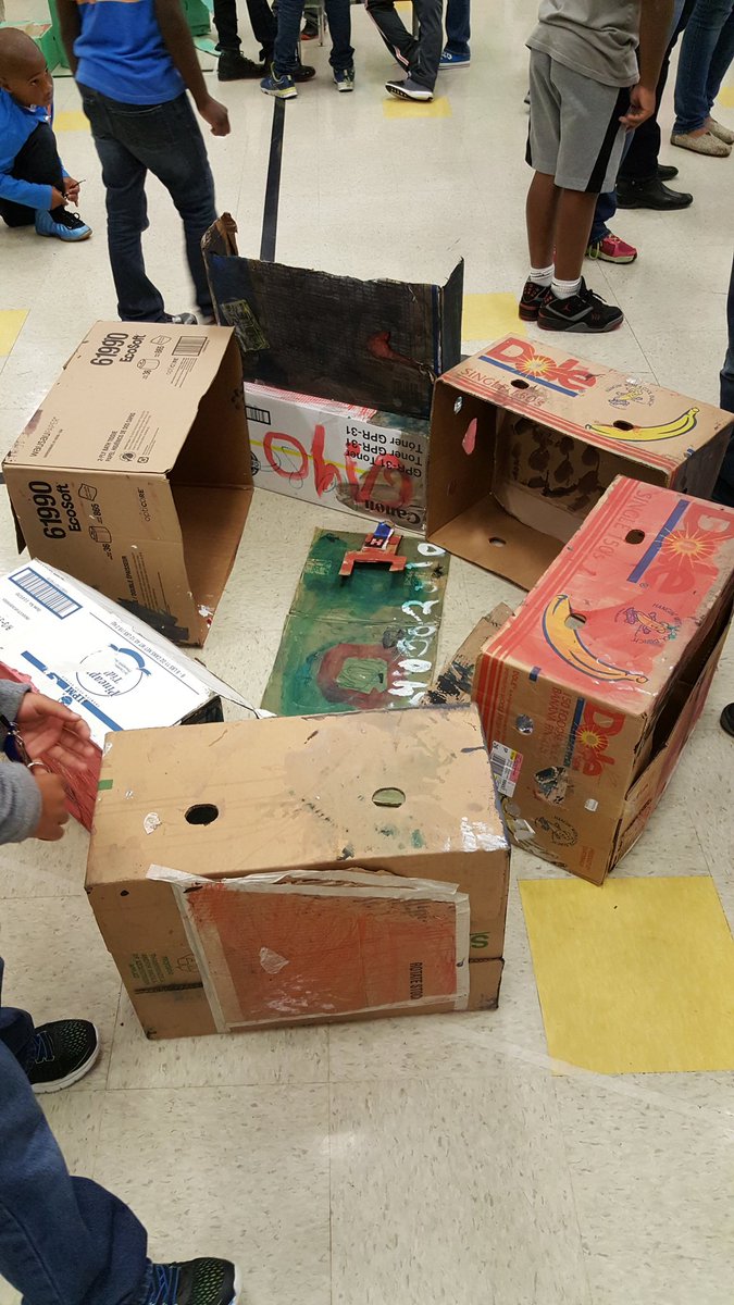 MrsBeckSLP's tweet photo. Card board design challenge! Can you tell what landmarks these #MillsSTEMTigers are creating? #EngageHM #ExpandHM #ExplainHM #ExploreHM https://t.co/Ew58XB8V68