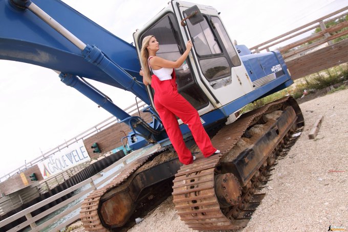 from todays update at https://t.co/XDryQ6G8iW #carolgoldnerova #carolgold #carolg #seaside #sand #worker<a href="/tag/hardworker"class="tags"><span>#hardworker</span></a><a href="/tag/sand"class="tags"><span>#sand</span></a><a href="/tag/seaside"class="tags"><span>#seaside</span></a><a href="/tag/worker"class="tags"><span>#worker</span></a><a href="/tag/carolgoldnerova"class="tags"><span>#carolgoldnerova</span></a>