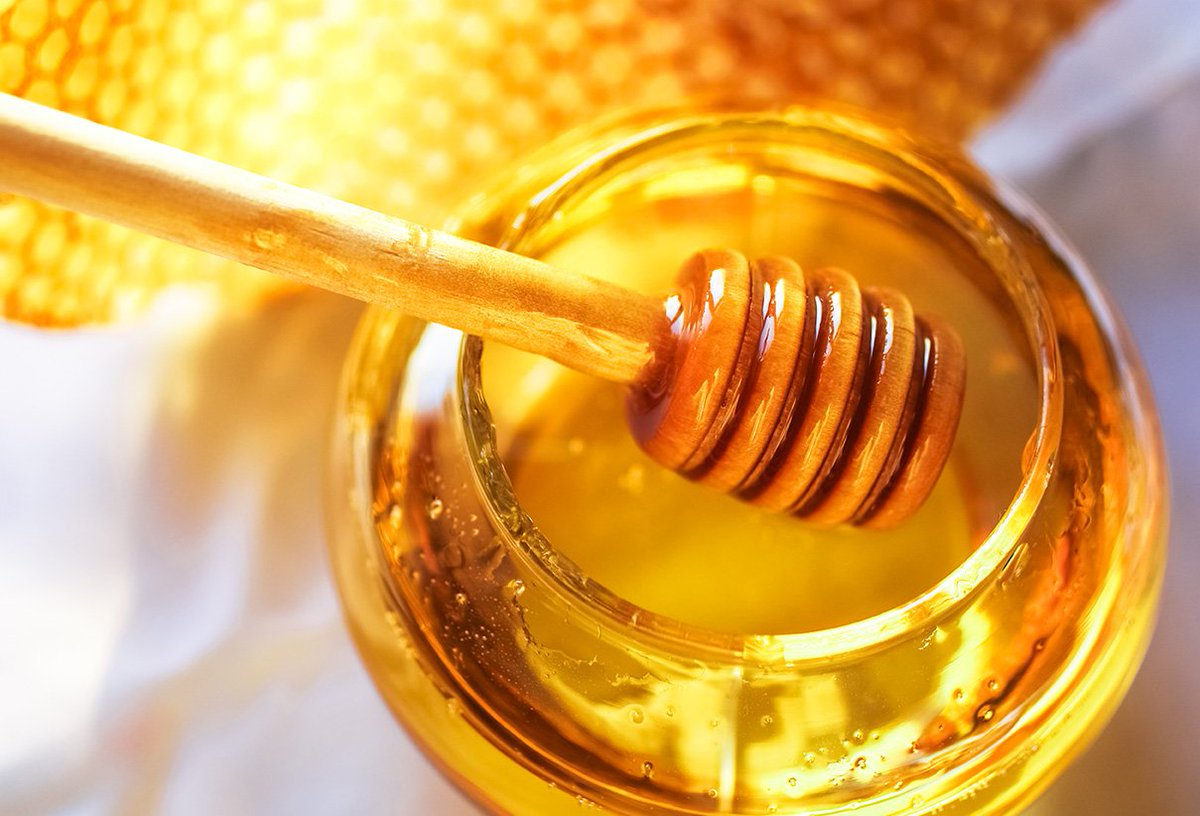 thegoatcircle's tweet image. Honey can heal scars left from acne. Just dab it on for a few hours and wash it off!