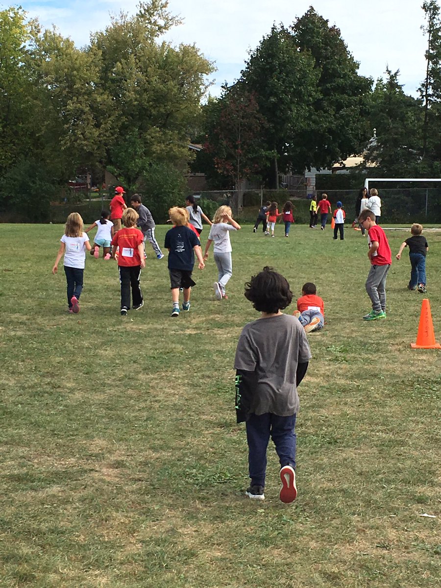 MsLindsay13's tweet photo. Running for a great cause on a beautiful fall day. #terryfoxrun2016 https://t.co/Hc2uEfWO9u