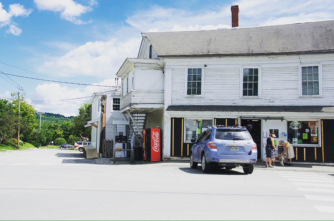 EricaHouskeeper's tweet photo. 12 country stores worth stopping for in Vermont. https://t.co/6yeUsFDa4K @VermontTourism https://t.co/LwTzMwZAxA