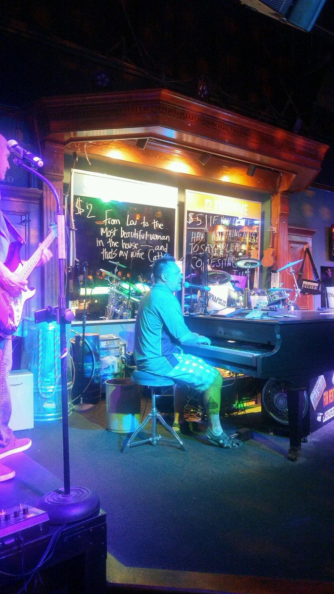 VCU_SCMA's tweet photo. #FlashbackFriday to last weekend when #SCMAFaculty Dr. Zsidisin jumped on the piano at a post-#CSCMP2016 gathering of supply chain educators https://t.co/WkoRngMta2