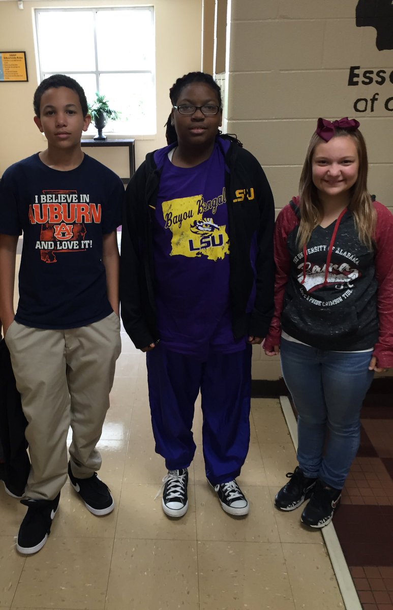 CounselorNbmp's tweet photo. Seventh graders rocking the college gear @MNPScounselors @NeelysBendMP #collegeawarenessweek https://t.co/B5kW6nEccK