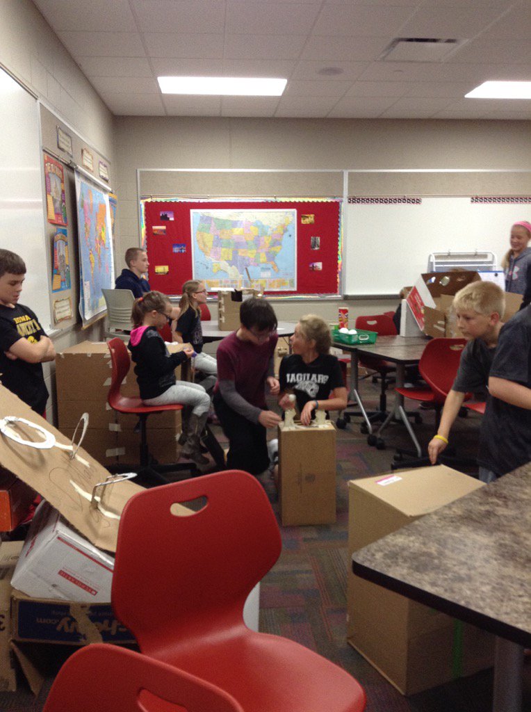 learningrocks5's tweet image. Cardboard arcade games = Friday fun! #rctopdogs #RClearns  @AnkenyRockCreek