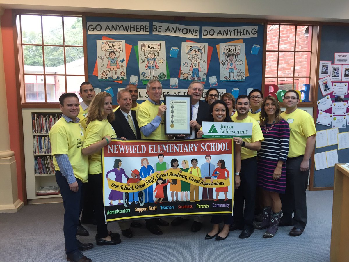 Thank you <a href="/stamfordmayor/">David Martin</a> for stopping by <a href="/JA_USA/">Junior Achievement</a> and proclaiming Sept 30 #eyconnectday