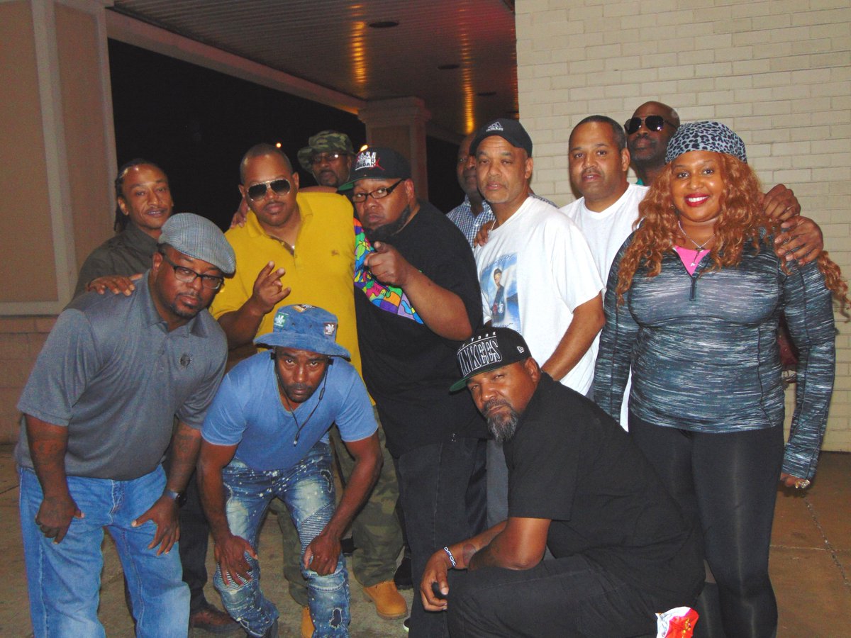 HBCongaHour's tweet image. The @HBCongaHour The Legends themselves on Lil Benny Bday. Kiggo, Terry, Keith and @gogomick 9/27. Youtube at bit.ly/2dd1Az7