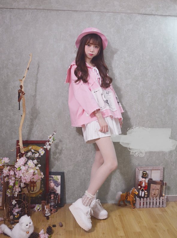 mooncomb09shop's tweet image. 펑크펑크 분홍분홍 세라세라한 옷이에요!
가슴부분 코르셋으로 여미는 디테일도 마음에 들어요:D