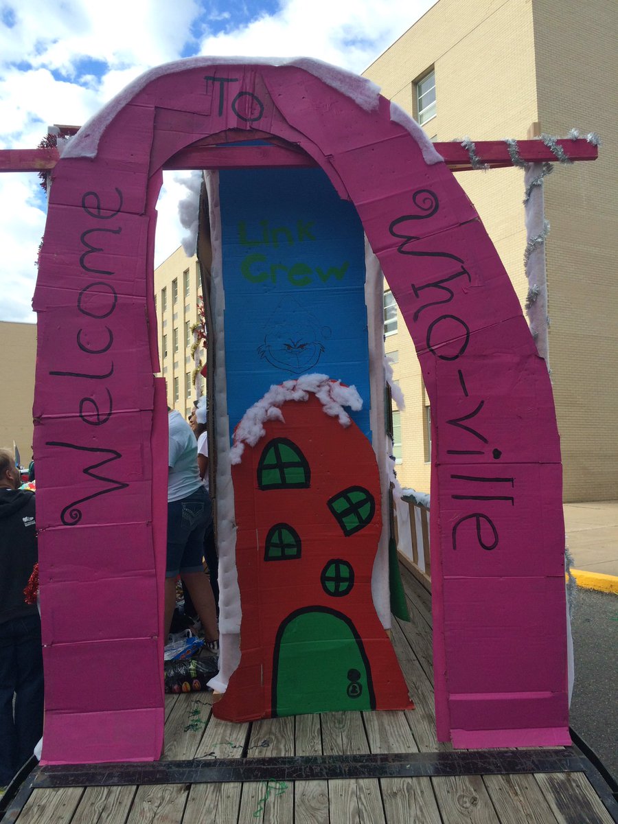 dps_k12's tweet image. JFK Link Crew -- older students supporting freshmen as they begin high school #everystudentsucceeds #grinch theme