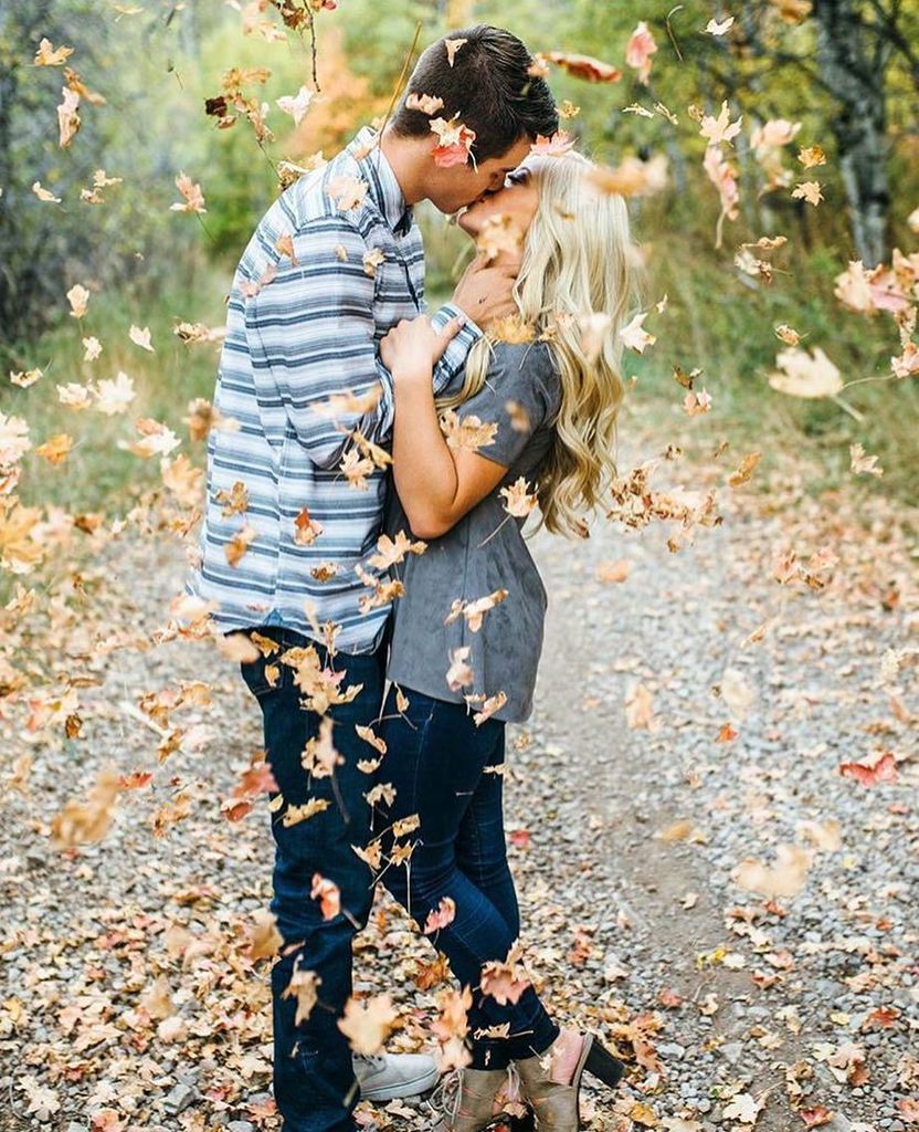 LWPI's tweet photo. Fall in LOVE 😍 beautiful #engagement #photoshoot Repost: @jessicacaspersonphotography #wedding #bridetobe #fallwedd… https://t.co/cdF3JZ0u25