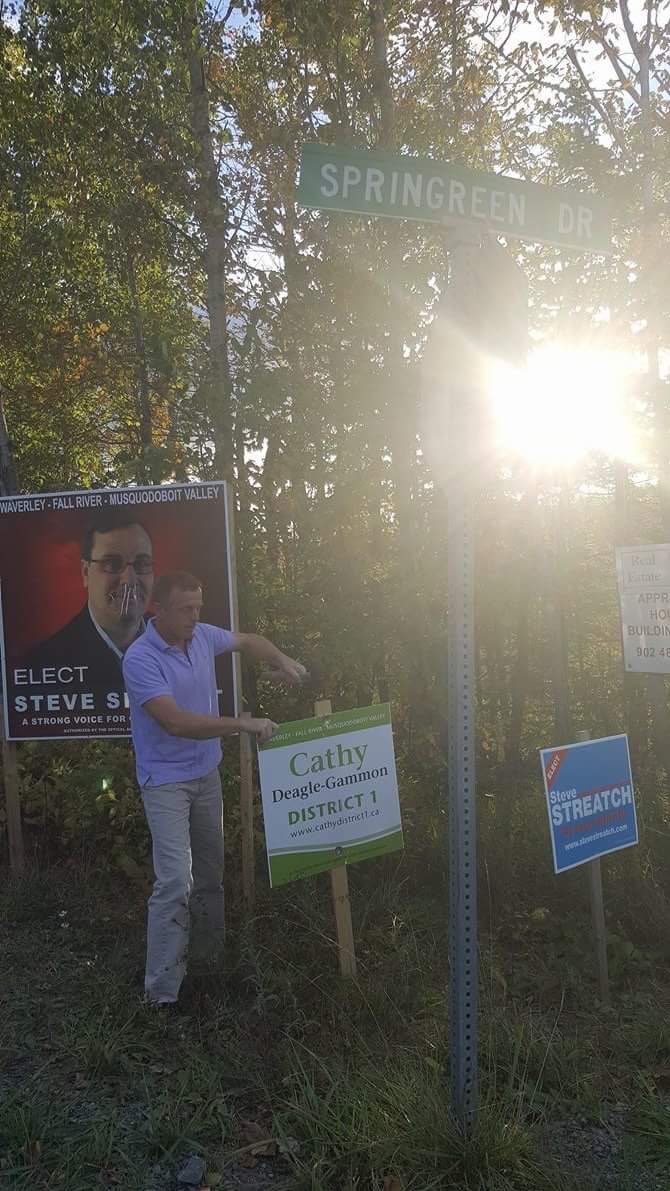 votetrevorhfx's tweet photo. "Good people put hard work into those signs and no matter who wins we're all going to need to work together" #enfieldns #fixingsigns https://t.co/wFG2Zf7IJK