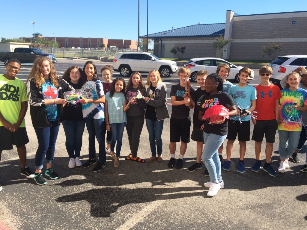 MrsCoachFields's tweet photo. Egg drop winners! @BrooksWester #eggdrop #eggsurvivors #westerstrong https://t.co/RvWuHDZVWy