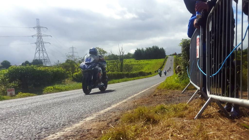 MrPaulhull71's tweet photo. @WilmslowBikers @SamWest62 @UlsterGrandPrix #DEERSLEAP #DUNDROD #ROADRACING #SAMWEST62 https://t.co/UKeCPE9Oc4