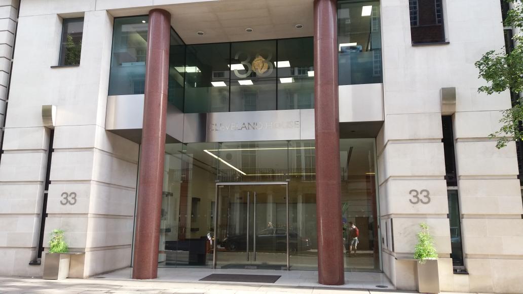 CarbonMarathon's tweet image. Here's the London office of Elliot Management Corp, run by Paul Singer, funder of climate denial. #CarbonMarathon