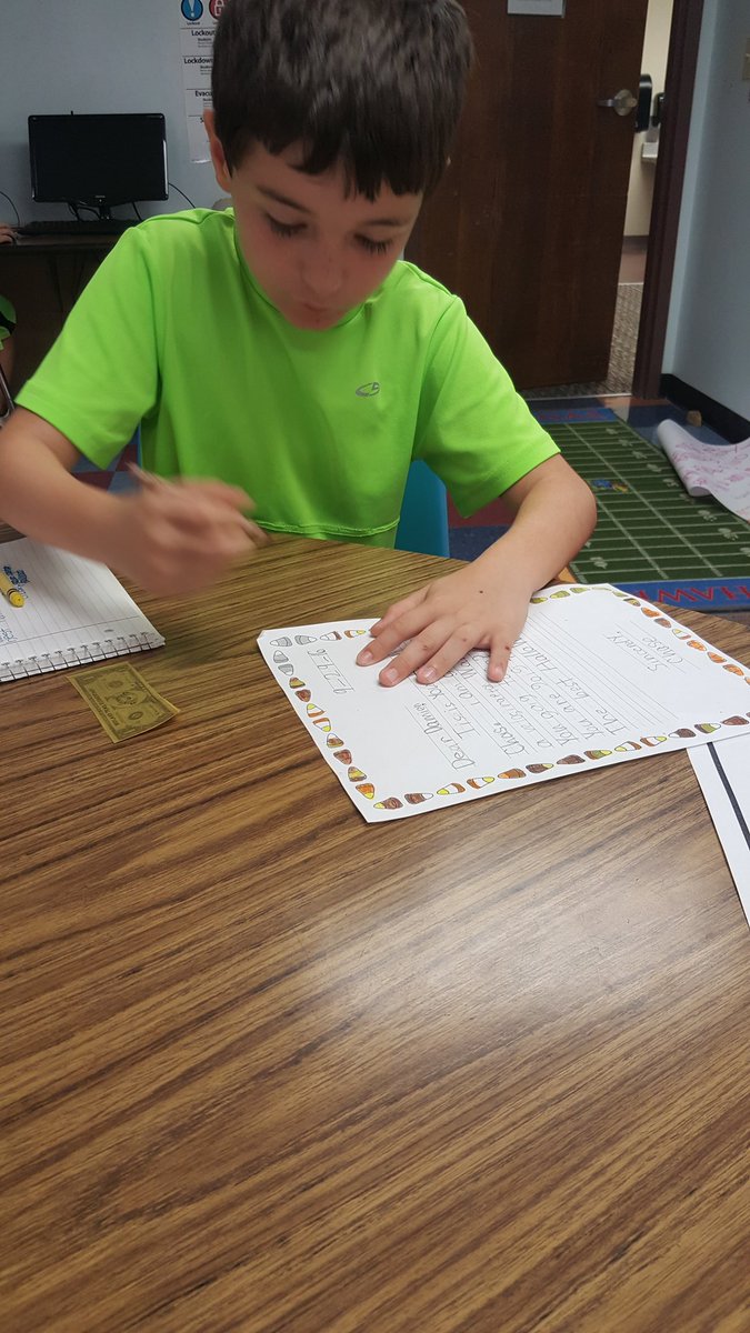 ReberMTE's tweet photo. Halloween themed friendly letter @MTEUSD202 https://t.co/8tFOQaAmMg