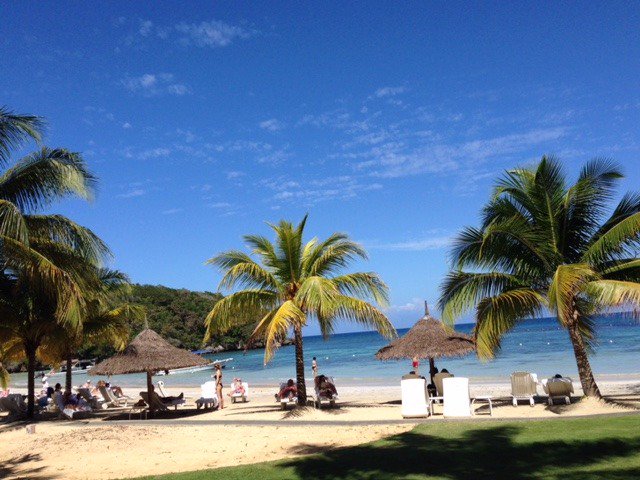 CouplesResorts's tweet photo. Fridays should always be beach days.  #CouplesSansSouci #paradise https://t.co/yuFJdQsuQU