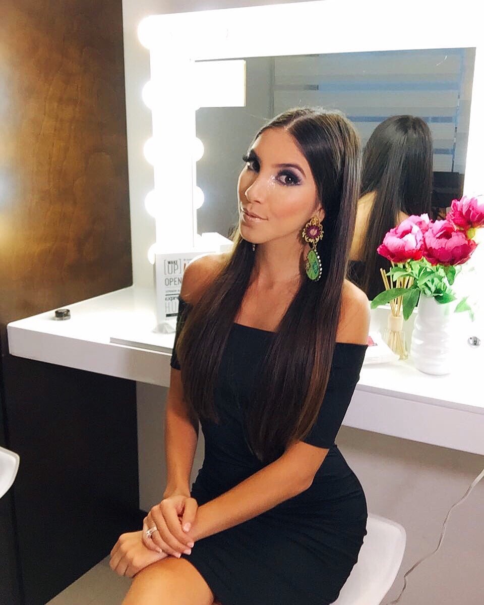 SaraCorreaM's tweet photo. Este total look, lo podrán encontrar la próxima semana en nuestro canal de youtube #Sara&amp;Orie https://t.co/CA8BSPayH0