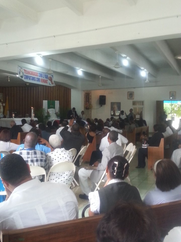 En este momento se dirige a los presentes el hijo mayor del ex Diputado agramonte.
Daniel agramonte