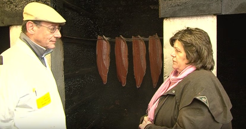 Since it's #FishFriday, take a look behind the scenes at the famous Alfred Enderby #Grimsby Traditional Smoked Fish: ow.ly/UYpB304Jngd