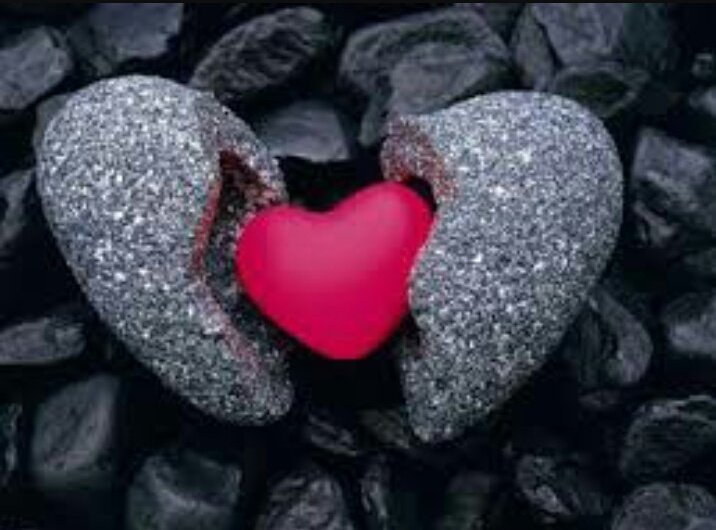 حين أحببتك حاربت العالم .. وحين كرهتك حاربت نفسي؟