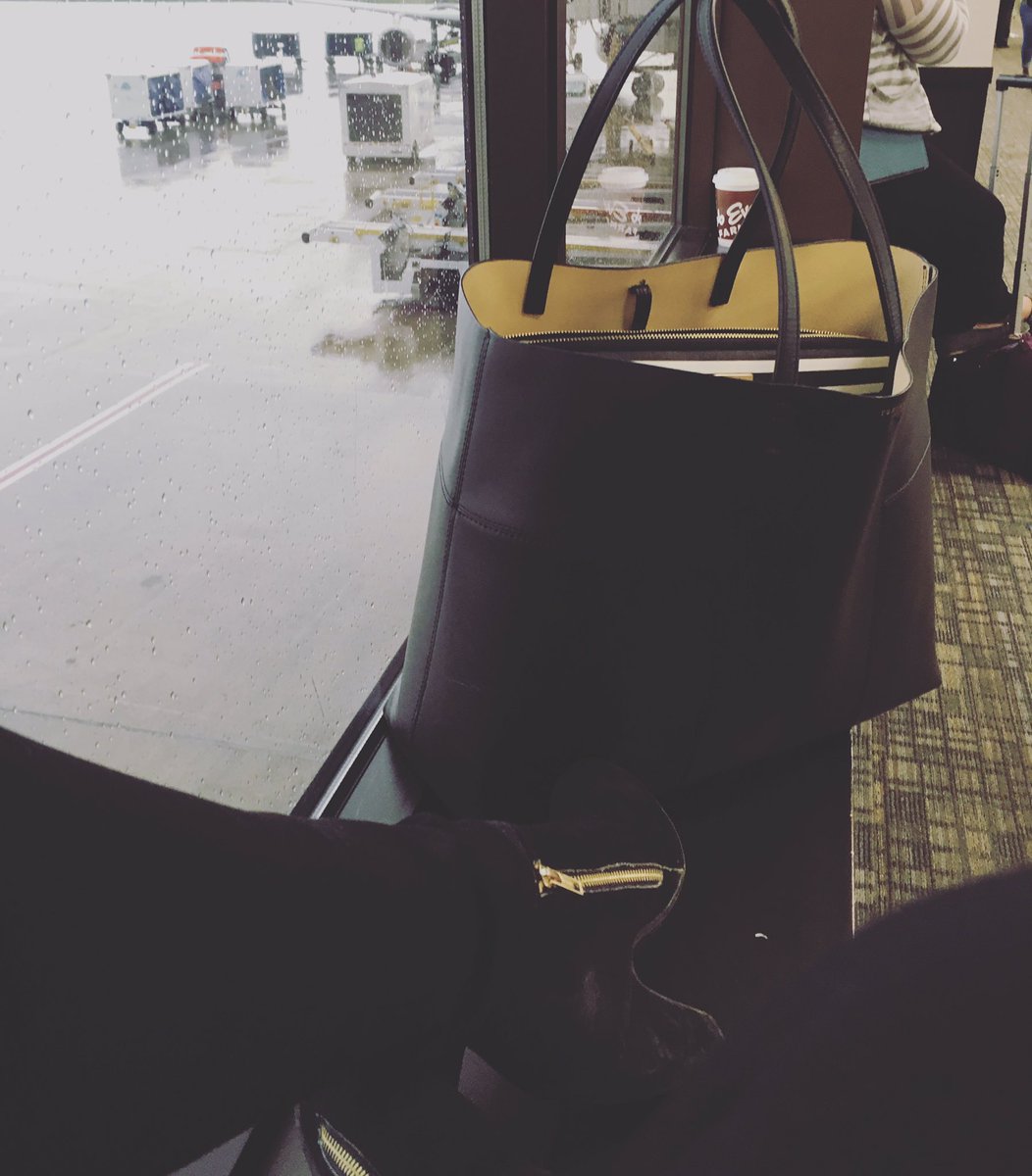 alwaysdreambig's tweet image. I made it barely... Flying in the rain... ✈️☔️💜 #idrivefast