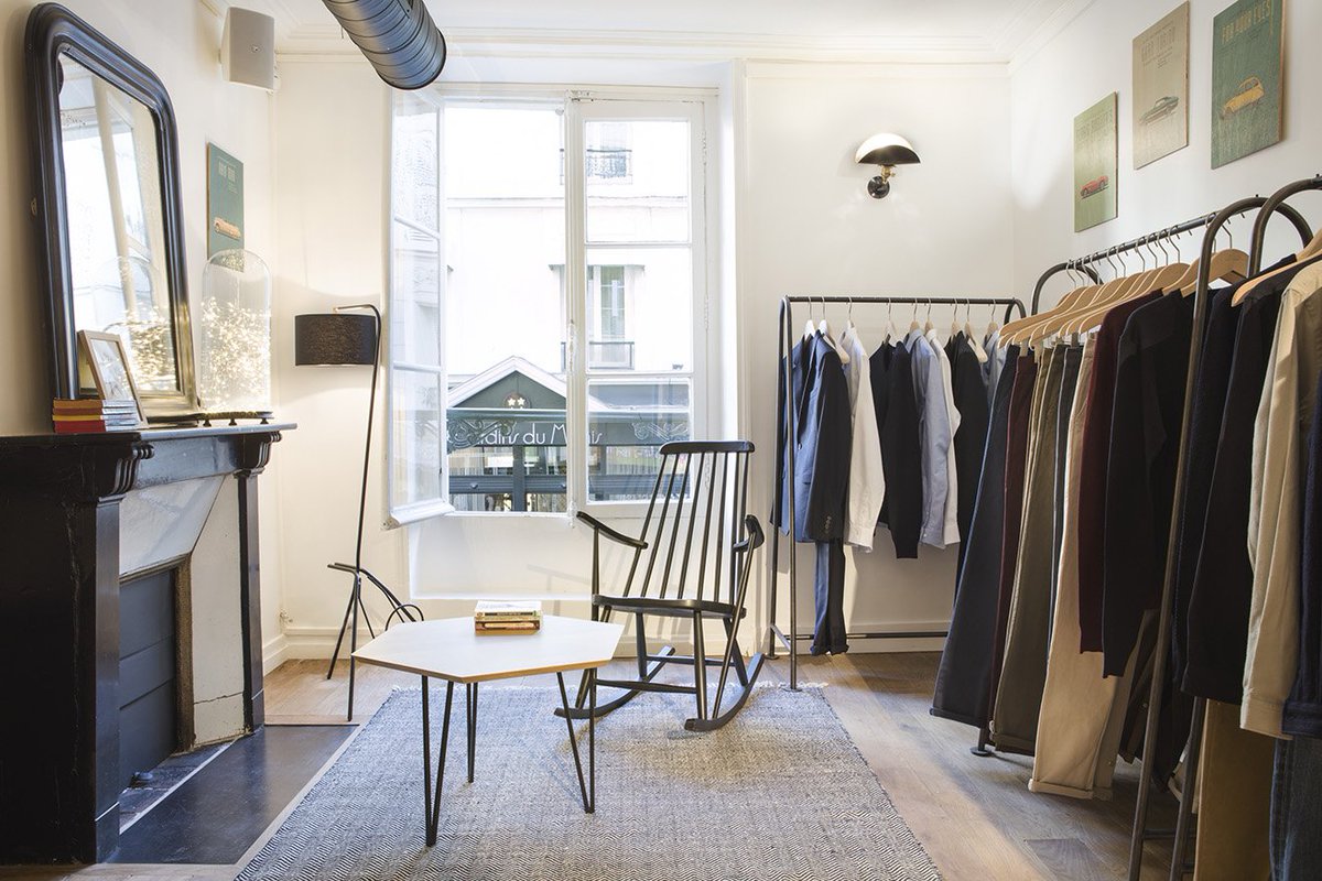 La pluie arrive avec le week-end! On part se réfugier devant la cheminée de notre boutique boulevard Beaumarchais ⛈