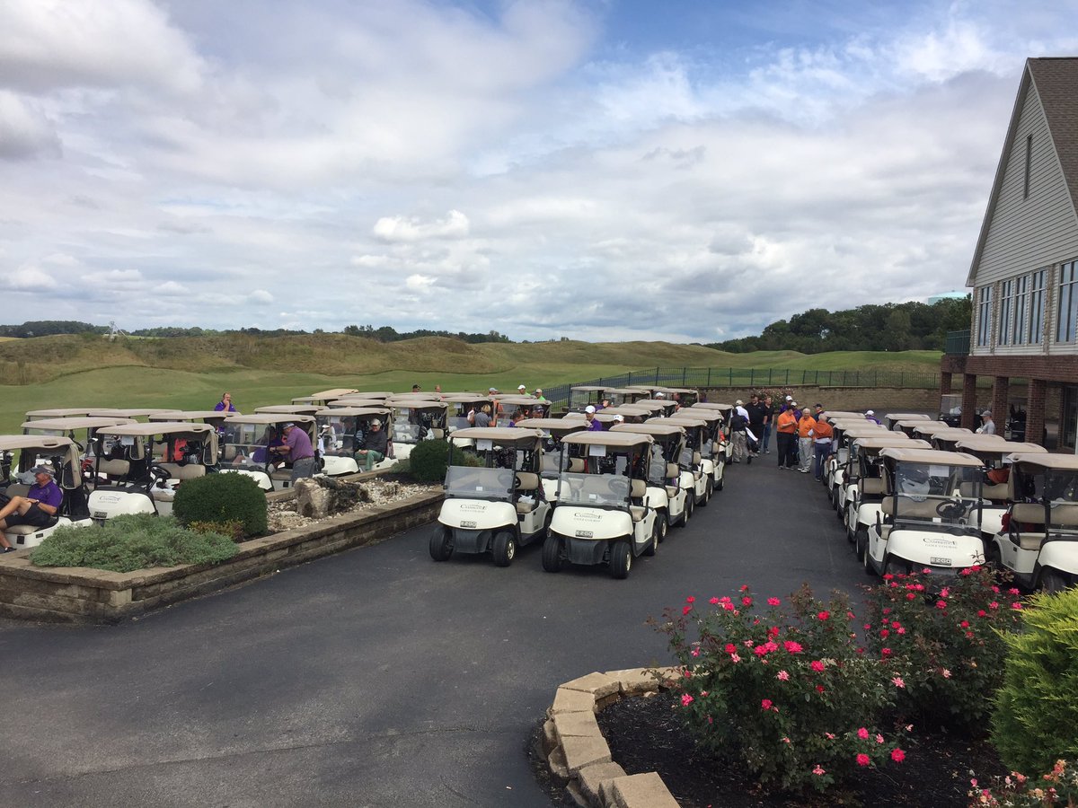 About that time to tee off!  Going to be a great day! Thank you to everyone for their support, we appreciate it! #MeetTheAces #UEHoops🏀