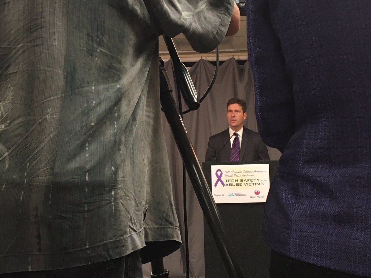 StefaniaOkolie's tweet photo. #Phoenix Mayor Greg Stanton takes stand to talk abt domestic violence- 1 in 4 women r victims "awareness starts conversation" #Fox10Phoenix https://t.co/VoEendBNWn