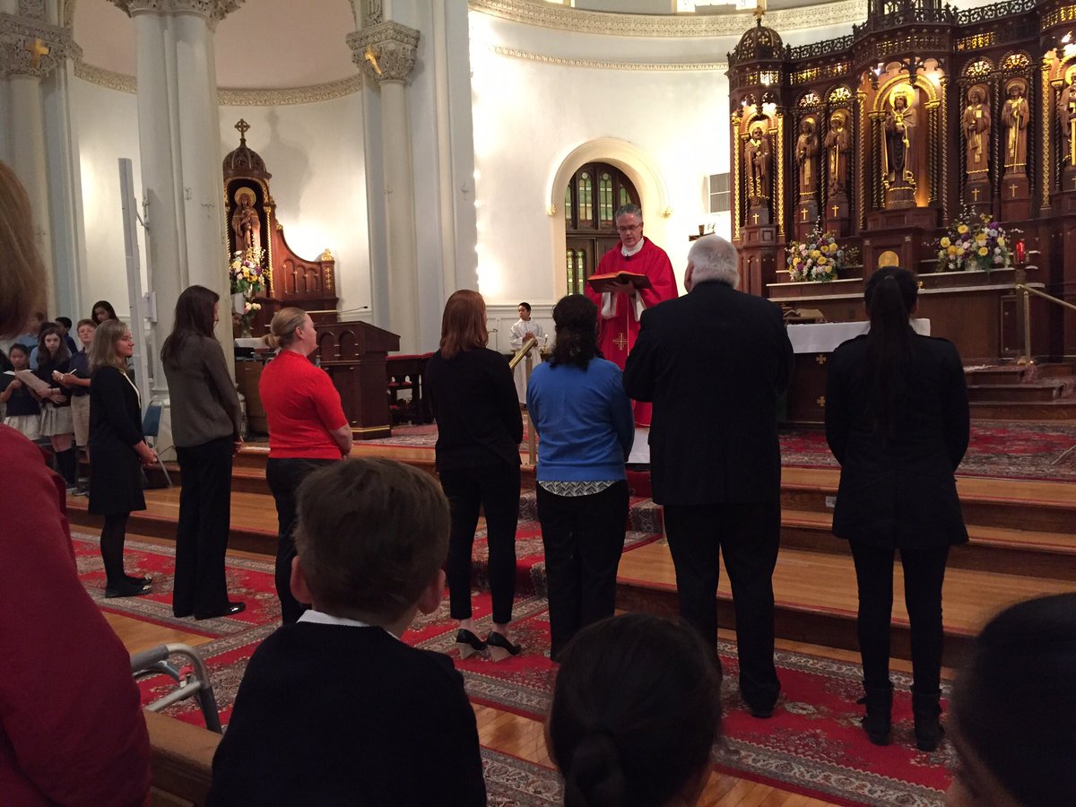 sjsmedford's tweet photo. All of our new teachers and Dr Murphy, our new principal, received a blessing from Father Paul! #backtoschoolmass #blessedwiththebest https://t.co/poCJ2Wajy2