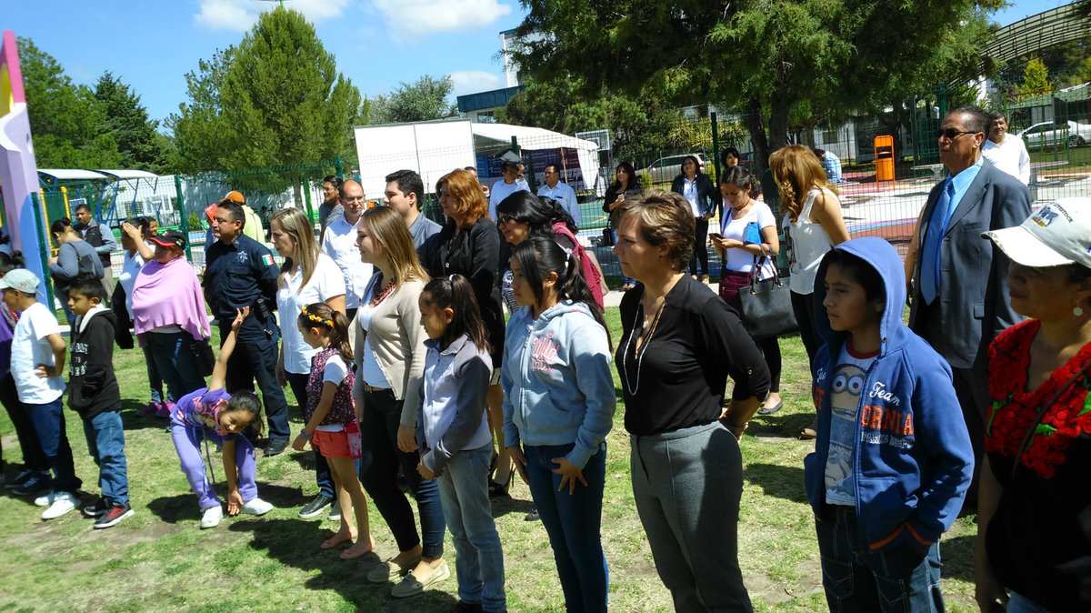 JuventudPachuca's tweet photo. La Presidenta @yolitelleria da la bienvenida a niñ@s que participan en el Rally Deportivo en la #UNIDIF ¡Fomentando el deporte en la niñez! https://t.co/nOAqtVJdLw