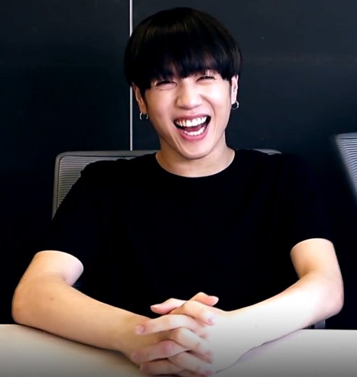 jaybslove's tweet photo. I'm feeling really happy right now, this is the way yugyeom smiled every time jackson said something about how good he is at dancing. https://t.co/TjFjgh4Abd
