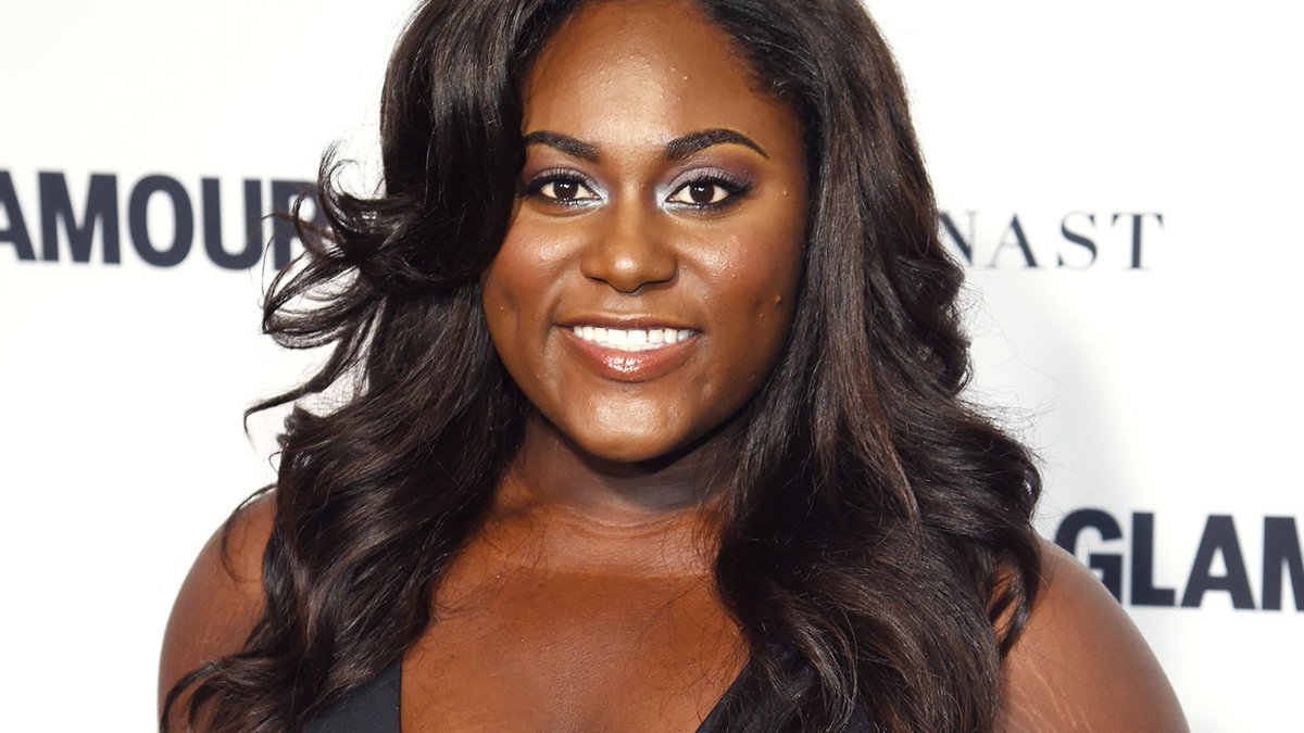 DANIELLE BROOKS CtnsyeaVIAAu7Va