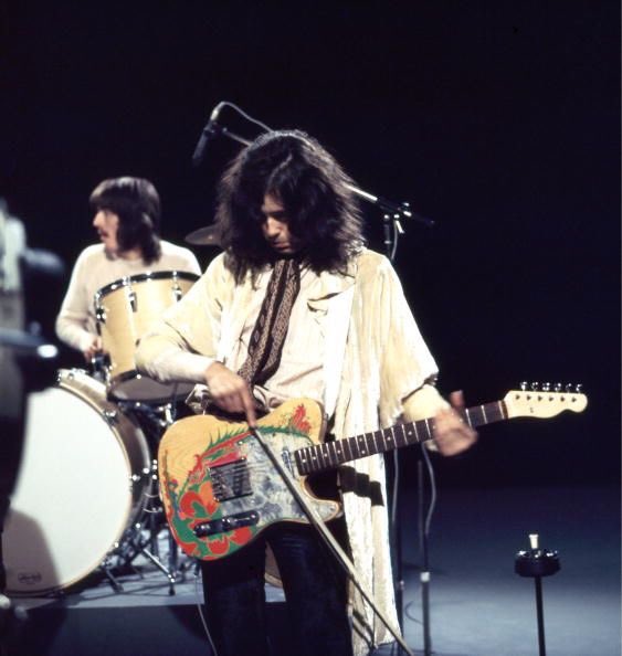 LegendsonTeles's tweet photo. Great shot of Jimmy Page sawing on the ill-fated 1959 #Fender Telecaster "Dragon-Tele". @TimberHoe 
#yardbirds  #telecaster 🎸 https://t.co/6Ywa1uoyVZ