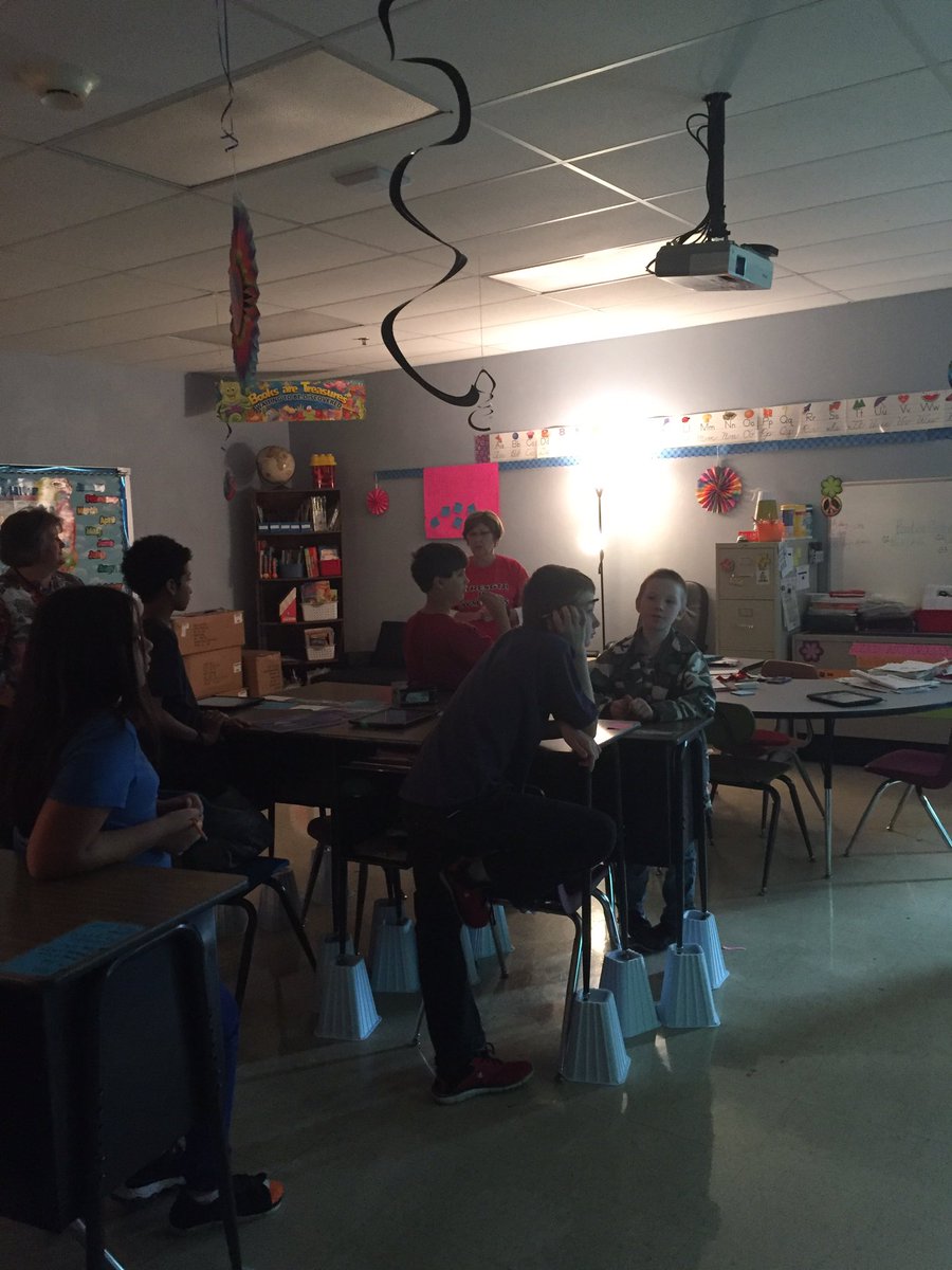 MandyLuce1's tweet photo. Mrs. Caires introducing Genius Hour. We are excited! #kcaires1
#13easd https://t.co/blCCbCOCFG