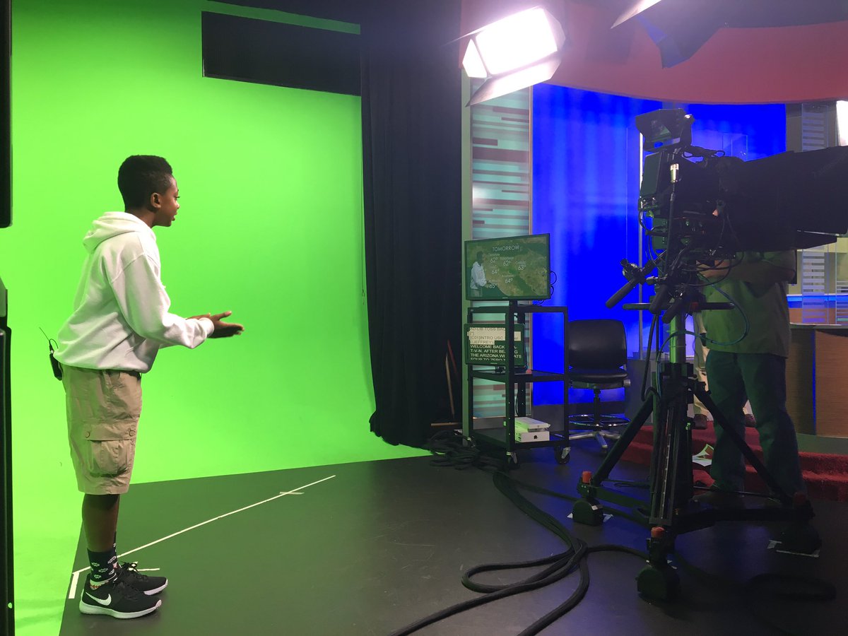 Sophomore high school student, Emmanuel, practicing the weather for <a href="/atvn/">Annenberg TV News</a>. So happy to give back! #Adelante #ascj