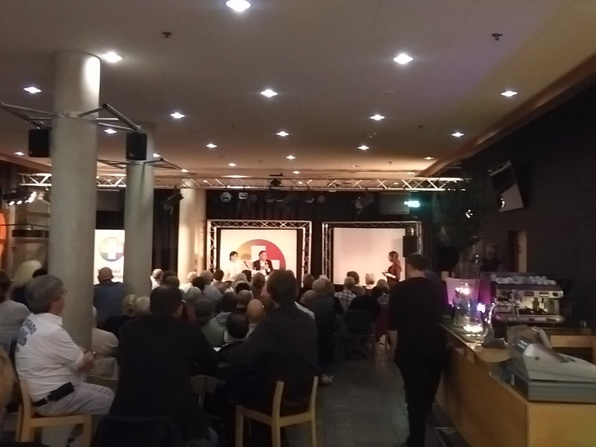 Bas_on_the_Left's tweet photo. Zeer mooie opkomst @BiebAlmelo bij de infoavond over het #nationaalzorgfonds We gaan het regelen! https://t.co/ej26cxPUnd