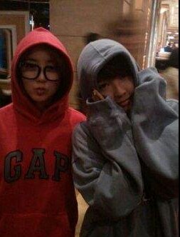 Clexa94's tweet photo. #JeonKwon couple sweaters https://t.co/dNGD0Iiw0J