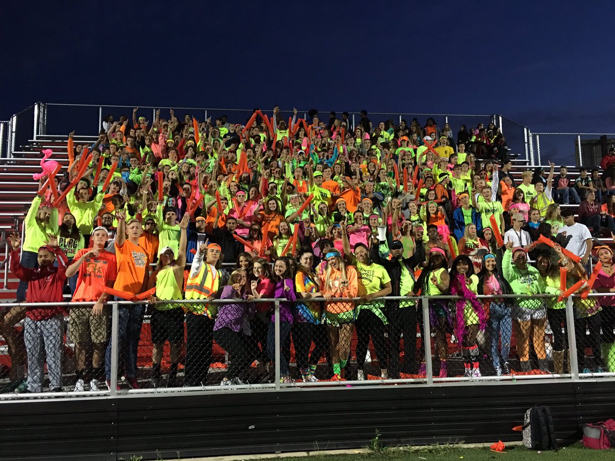 TheTribeFHS's tweet photo. good show out tonight indians‼️‼️‼️ #Neonnight #beatsycamore https://t.co/MIrRjkdE3w