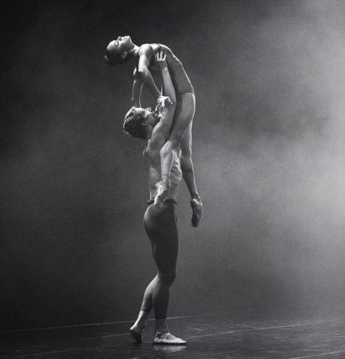 dancing_therapy's tweet photo. Χορός σημαίνει δύναμη. #dancingtherapy #partner #strength https://t.co/VcHv7GIqF2