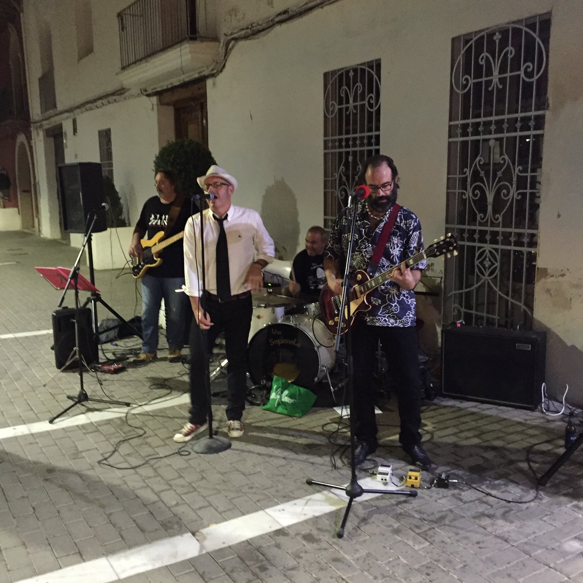 cesaramiguet's tweet photo. #TheSepionets are in the street, RightNow, close to the Plaça del País Valencià in Picanya #oullea https://t.co/FUW8QzIrvD