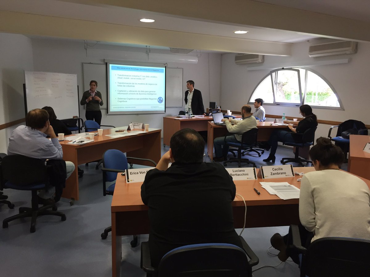 lwainberg's tweet photo. Clase de Computacion Cognitiva en Universidad Torcuato Di Tella #utdt #CognitiveComputing https://t.co/vJDa19mepl