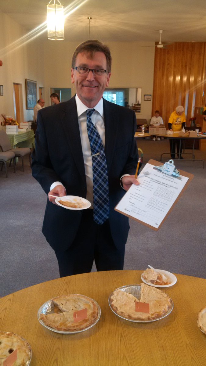 billwalkerbgos's tweet photo. Judging #ApplePieContest as part of #ScarecrowInvasionabdFamilyFestival @MeafordMinute @GreyTourism https://t.co/FybSHvfNgB