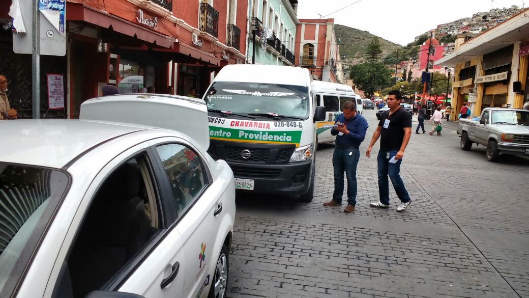 MovilidadHgo's tweet photo. La atención a la #quejaciudadana es nuestra prioridad:@HLeonRufino 
operativo específico ruta 59 Siglo XXI @AlcaldiaPachuca @TransitoPachuca https://t.co/IhW2yMLDaI