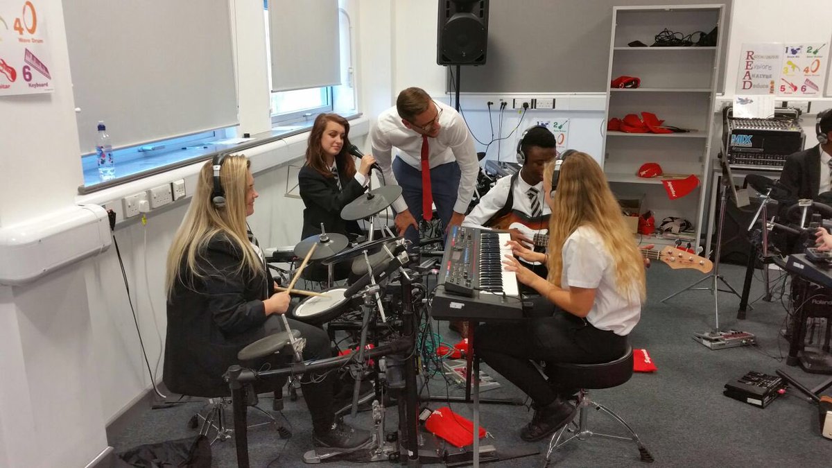 llanwern_music's tweet photo. year 10 have made an excellent start to GCSE music @Llanwern_High #groupcomposition #teamwork ๐ค๐ธ๐น https://t.co/SwlJrMvLqn