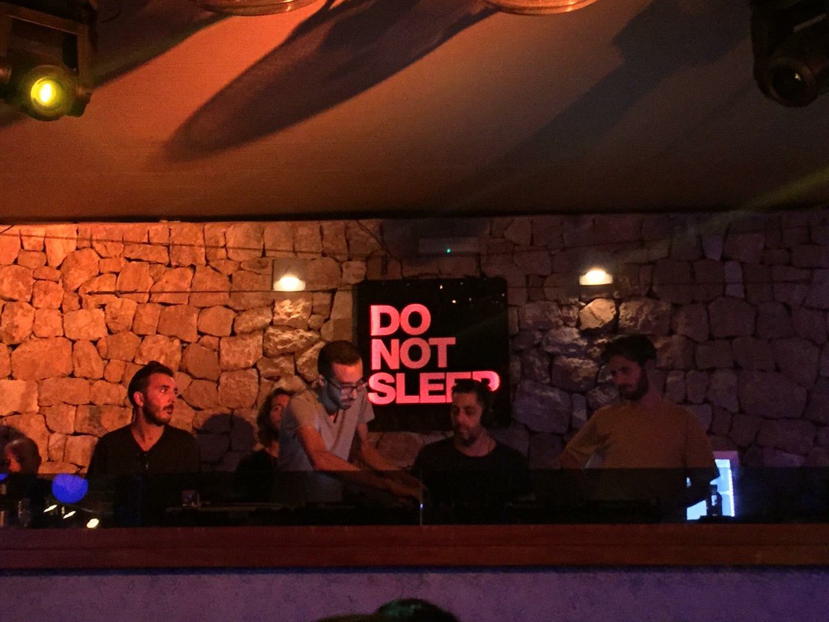 .<a href="/DariusSyrossian/">Darius Syrossian</a> quickly becoming my fave DJ - amazing sunset terrace set <a href="/SpaceIbiza/">Space Ibiza</a> in Aug &amp; great <a href="/essentialmix/">essential mix</a> bbc.co.uk/programmes/b07…